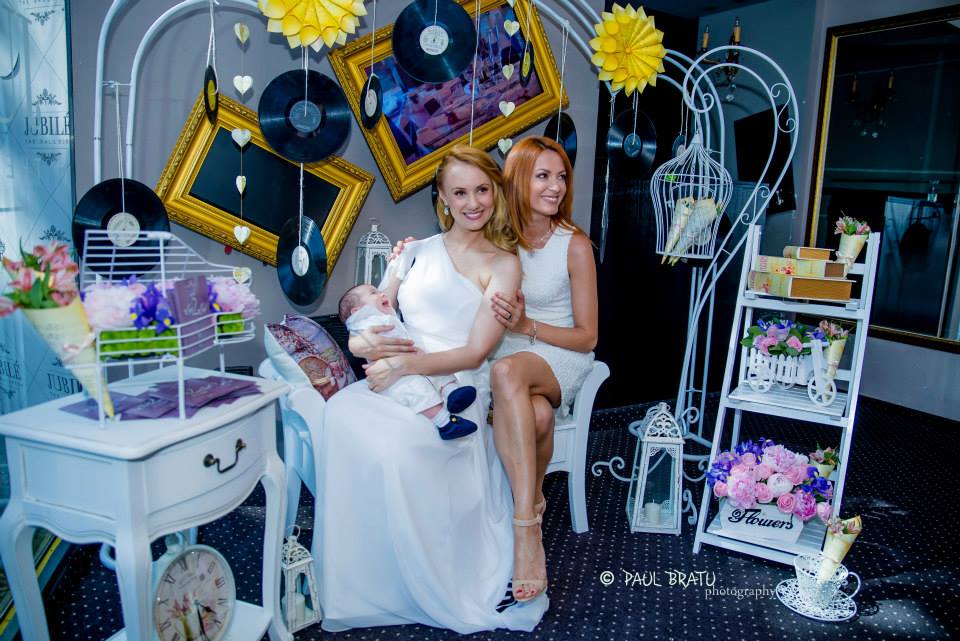 Vedeta arata incredibil de bine la cei 44 de ani ai sai. Aici, alaturi de Oana Ionita si baiatul ei