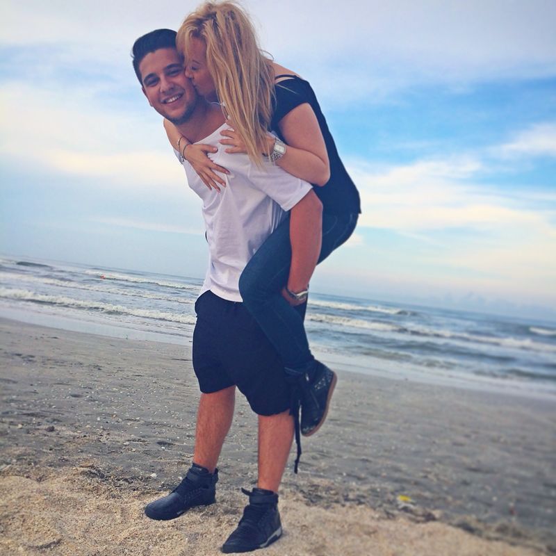 Cantareata il copleseste pe tanar cu dragostea ei