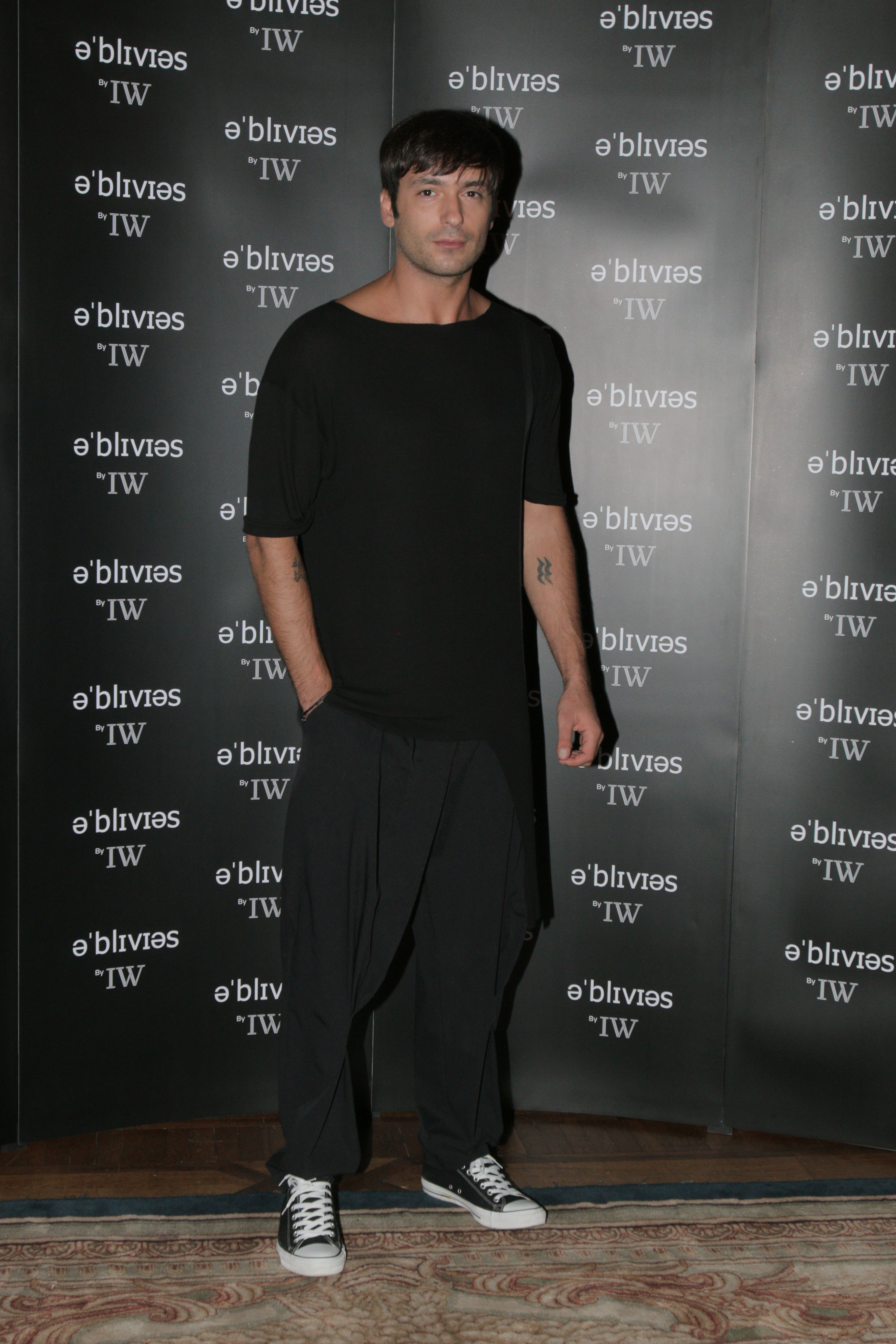 Radu Valcan a parasit-o pe Adela pentru cateva ore si a fugit la eveniment