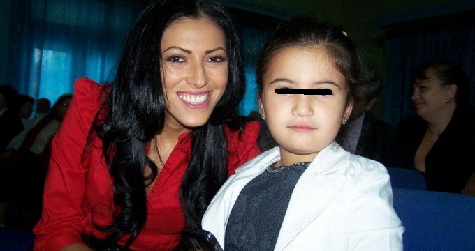 Eniko, alaturi de fetita pe care o are cu Serban Georgescu