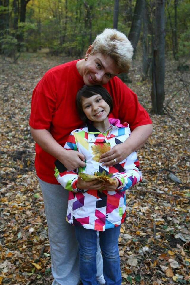 Maia este alaturi de Teo si o ajuta sa mai uite de problemele de la serviciu