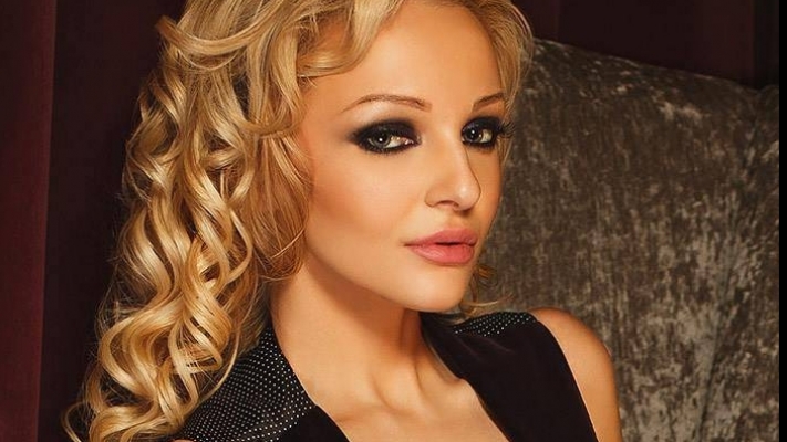 Denisa Botcari a devenit cunoscuta publicului dupa relatia cu fotbalistul Adrian Cristea