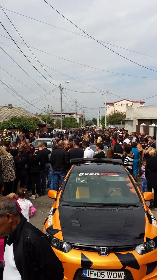 Aproape o mie de persoane au venit sa isi ramas bun de la 