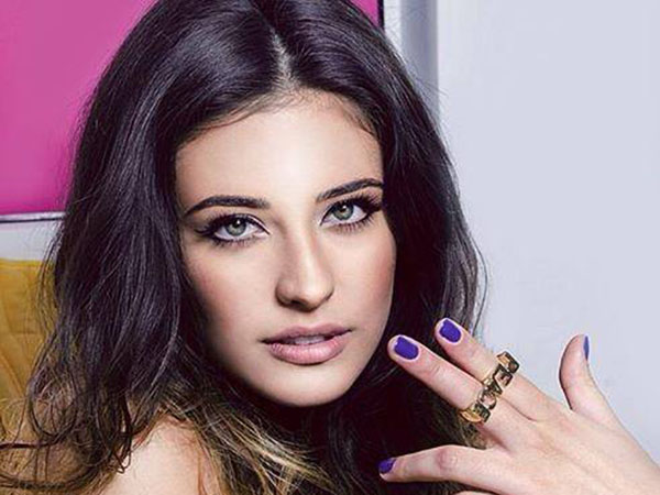 Solista a apelat la ajutor specializat pentru a gestiona relatia cu fiica ei