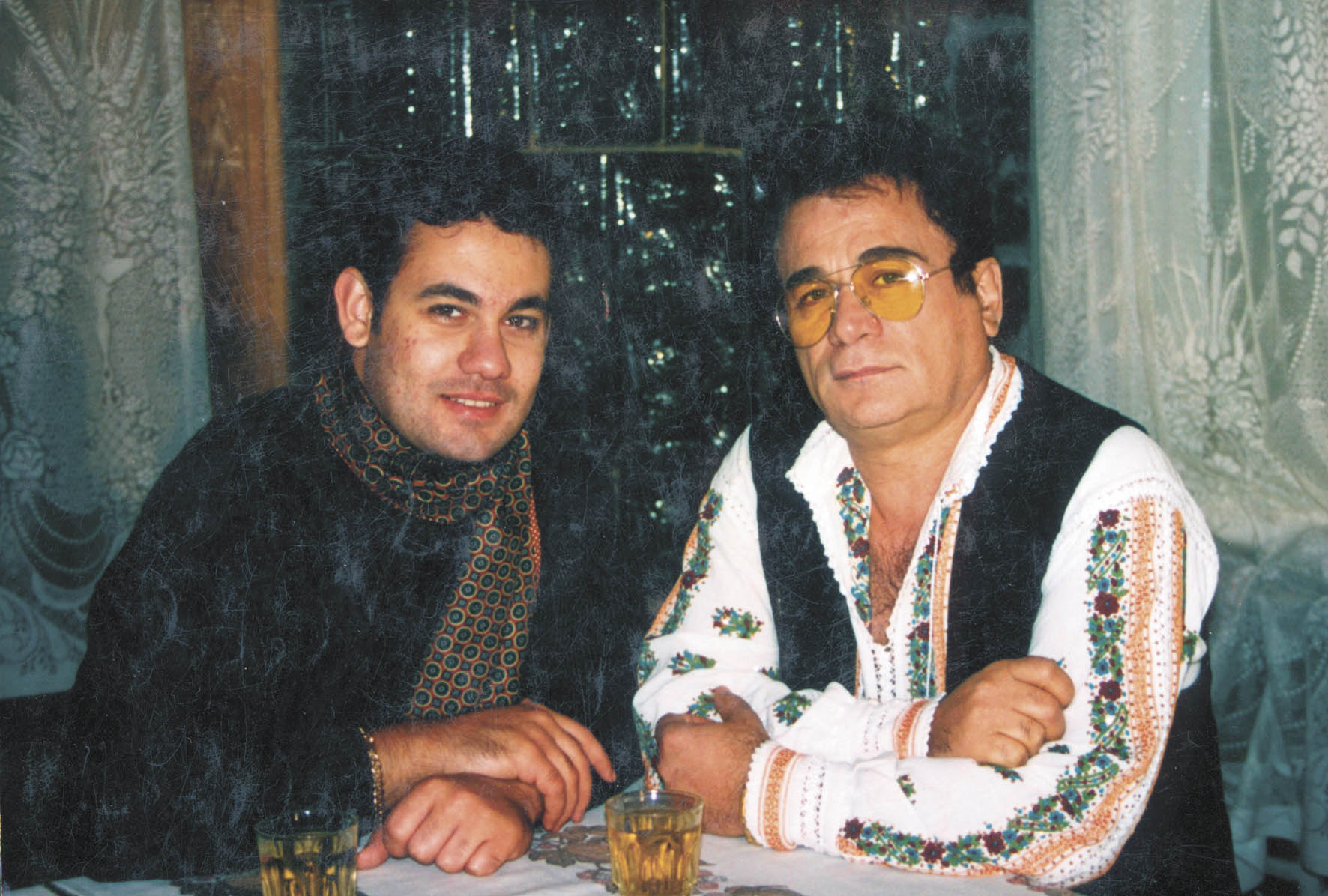 Ionut este fiul cel mic al lui Ion Dolanescu