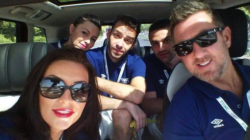 Diana are o relatie si cu Charlie, un barbat care locuieste in Dubai