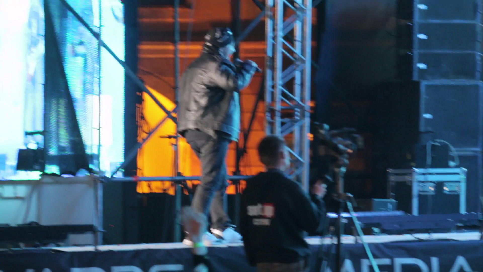 Leo Iorga a intrat fara carje pe scena, desi schipata vizibil