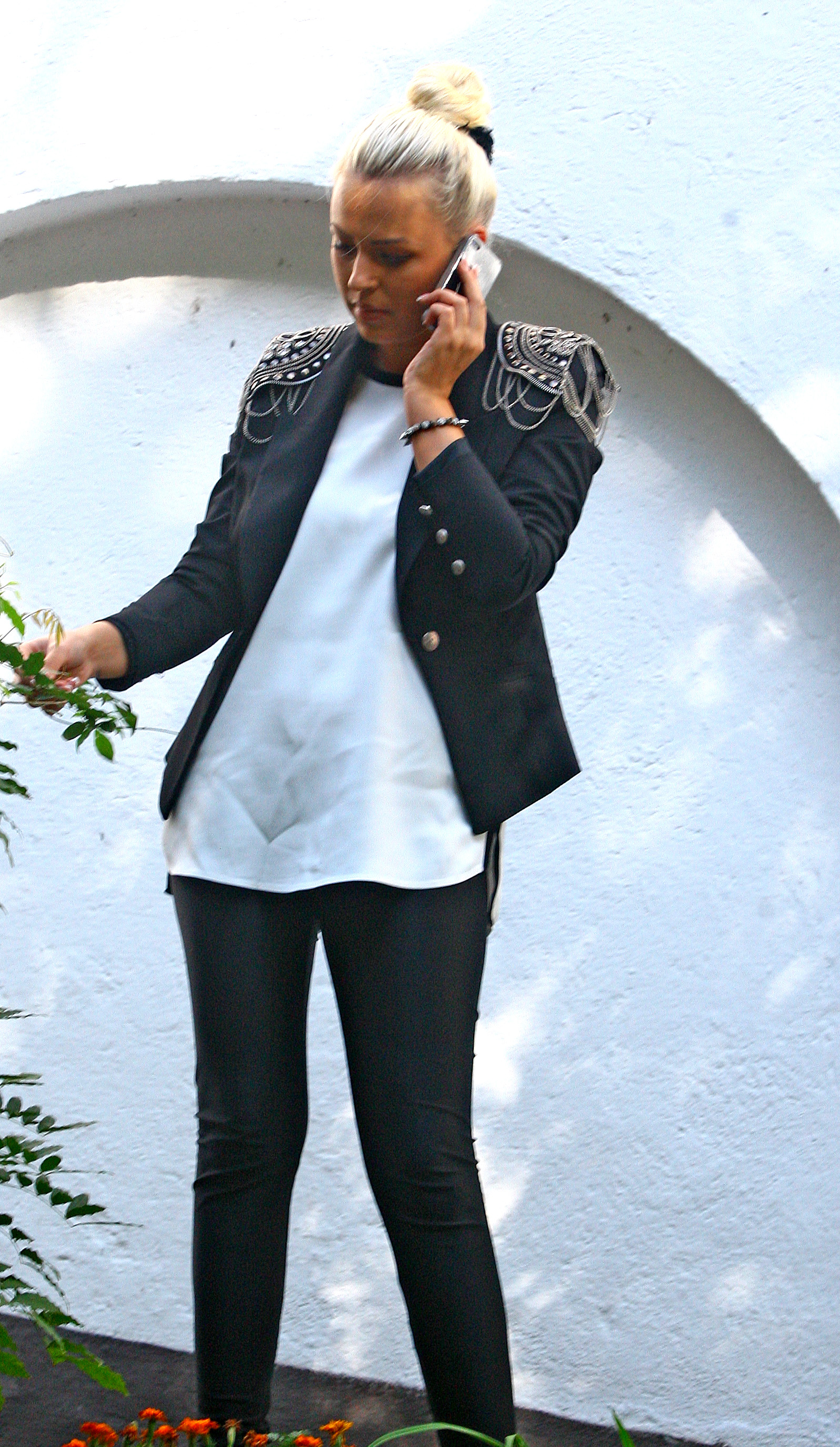 Solista a reusit sa slabeasca doar la picioare, la abdomen mai avand de lucrat