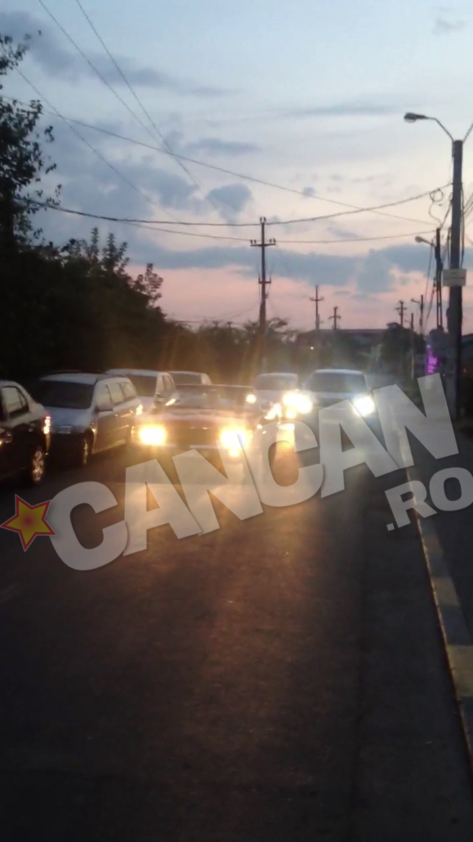 Cei doi au ajuns la restaurantul din nordul Capitalei in fruntea unui alai de masini