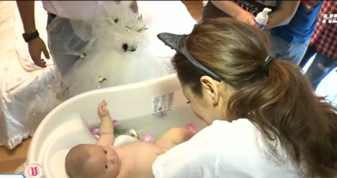 Nasa Andra a avut ceva emotii atunci cand i-a facut baita finutului ei