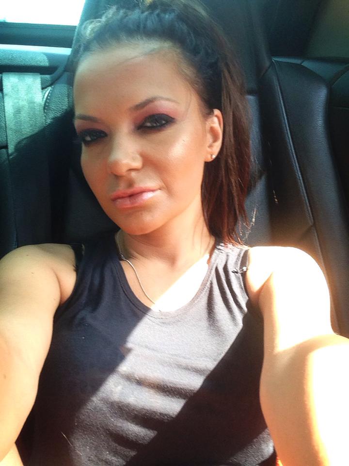 Andreea poarta lentile de contact de foarte multi ani