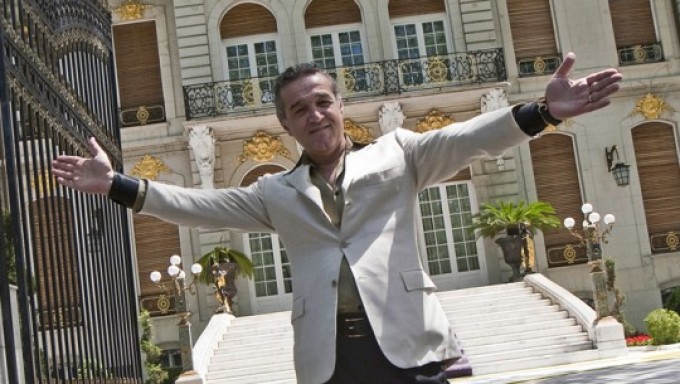 Gigi Becali s-a apucat de scris carti, iar Lutu este cel care il aprovizioneaza pe latifundiar cu materia prima, hartia