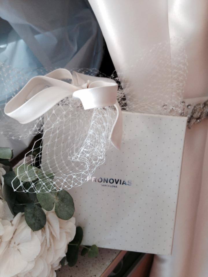 Prezentatoarea tv a postat o imagine prin care sugereaza ca a comandat deja rochia de mireasa