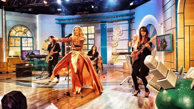 Zilele trecute, vedeta si-a facut aparitia pe micile ecrane intr-o tinuta foarte indrazneata