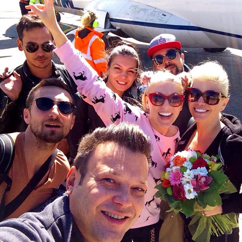 Loredana s-a aflat in acelasi avion cu Razvan si Dani