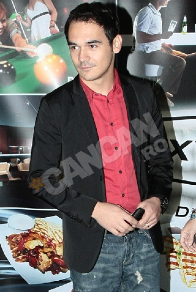 Razvan Simion a facut un show de zile mari in avion