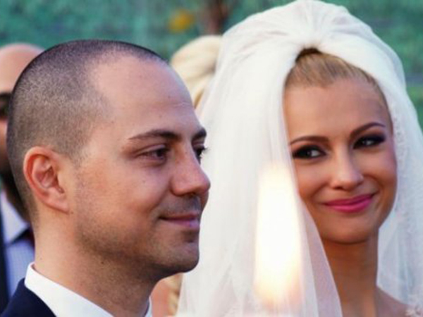 Lora a plans de emotie, la nunta