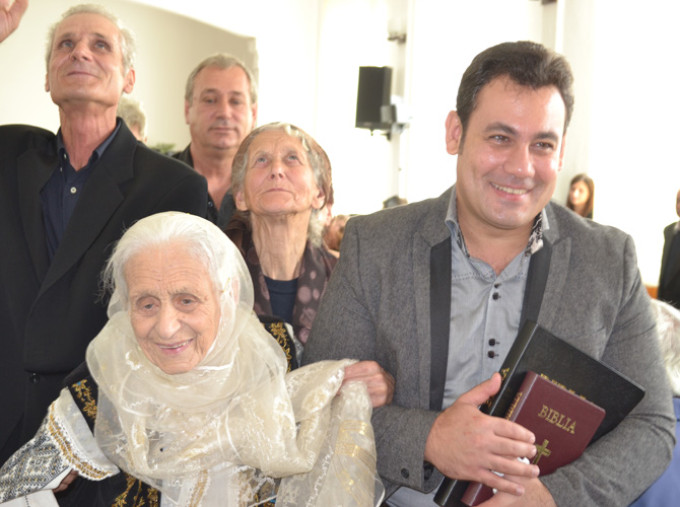 Ionut este extrem de atasat de bunica sa