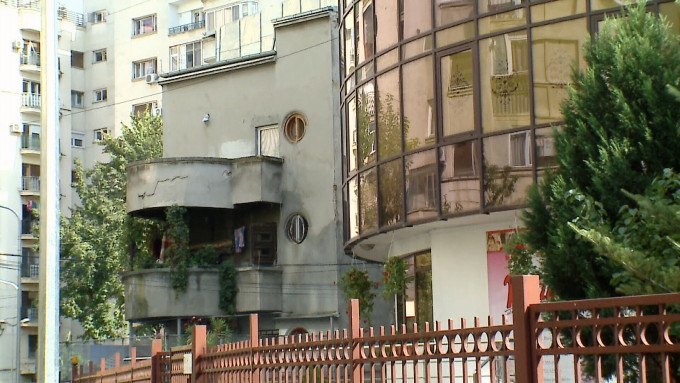 Asa arata proprietatea pentru care Christine Valmy se razboieste cu Biserica