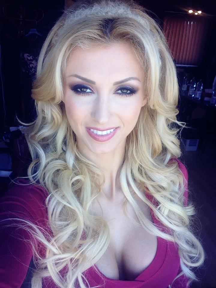 Fanii au fost fascinati de sanii Andreei