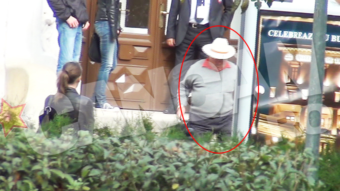 Un lautar a fost scos afara de urgenta din cladirea primariei