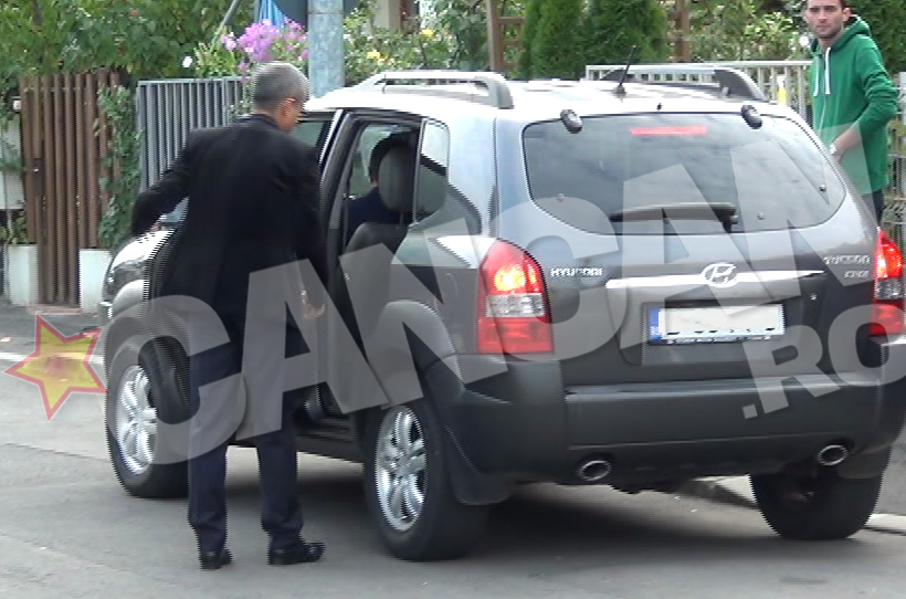 Robert si sotia lui au venit cu aceeasi masina la Primaria Sector 1