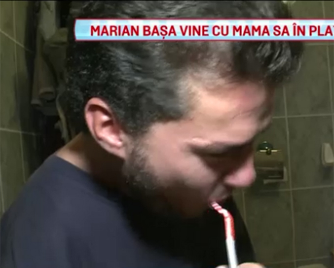 Marian Basa se spala pe dinti chiar daca nu are maini