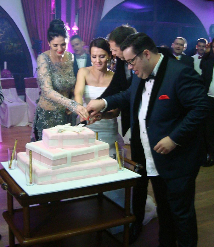 Razvan Popescu si aleasa inimii lui s-au casatorit in acest week-end