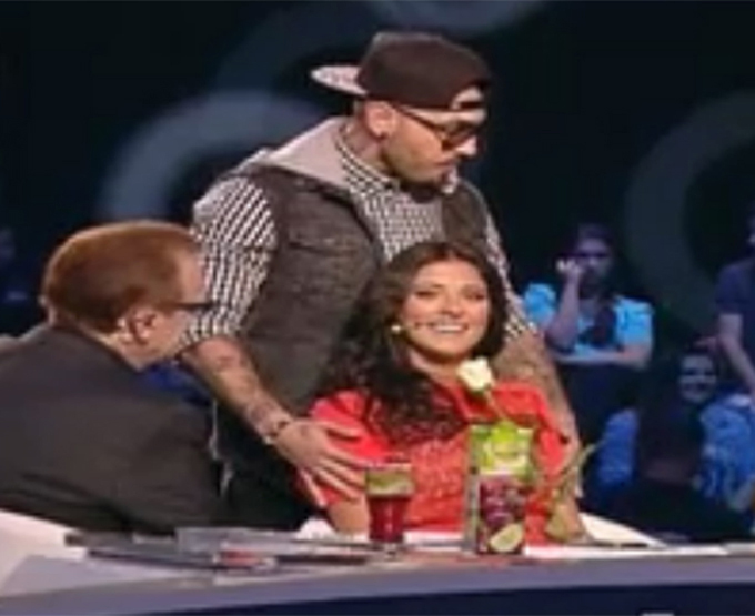 Antonia a fost foarte incantata de trandafirul primit de la iubitul ei