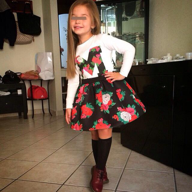 Micuta Maya este deja o adevarata domnisorica si seamana din ce in ce mai bine cu mama ei