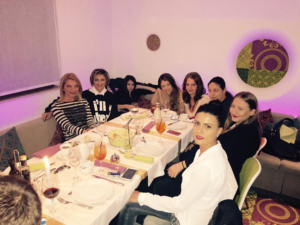 Adina Bourceanu petrece alaturi de sotiile fotbalistilor de la Steaua