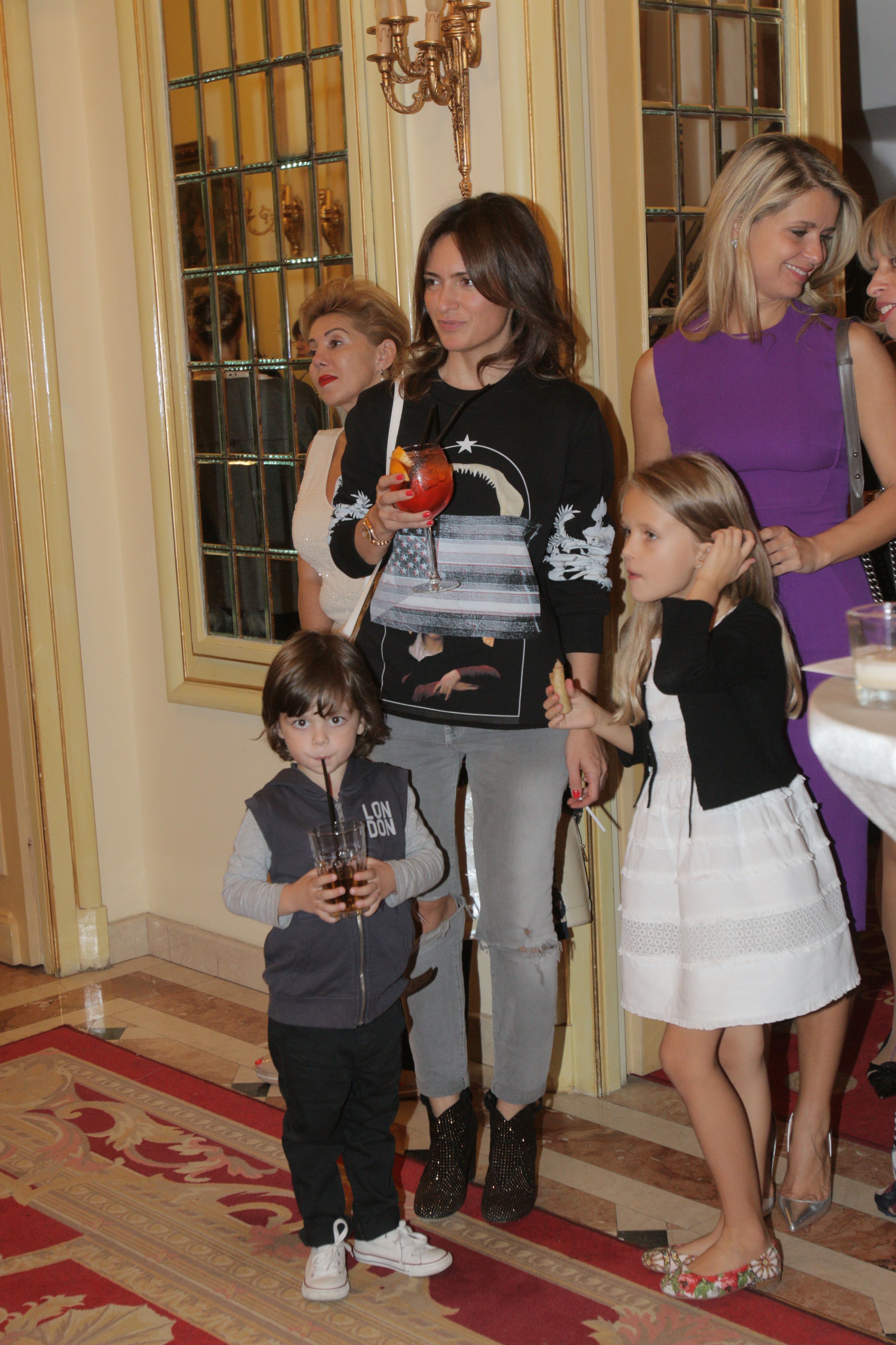 Maria a inceput sa-l ia pe Levin la evenimente mondene