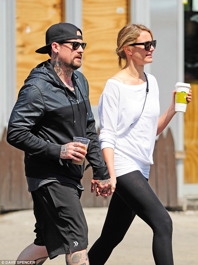 Actrita se pare ca s-a logodit cu starul rock