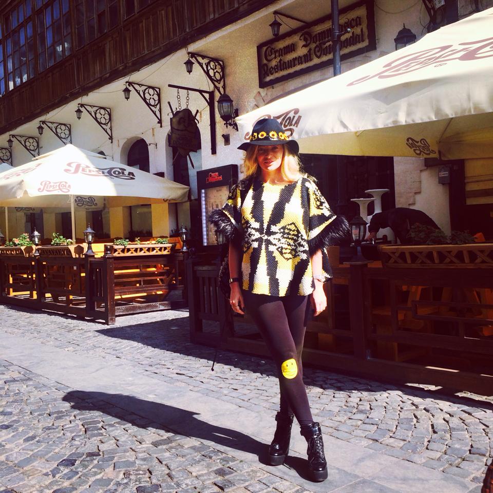 Delia are acasa o colectie impresionanta de palarii si alte accesorii pentru cap