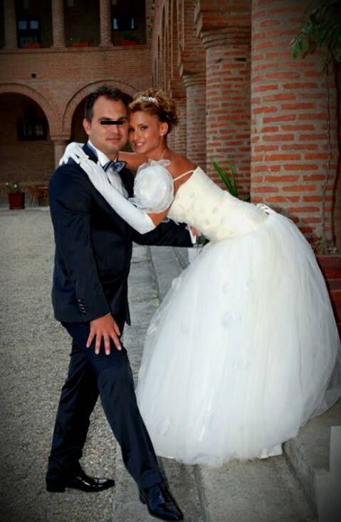 Maria, alaturi de sotul ei, in ziua nuntii sursa: arhiva personala