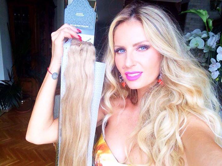 Andreea Banica si-a pus toti fanii in cap atunci cand a dezvaluit ca poarta extensii