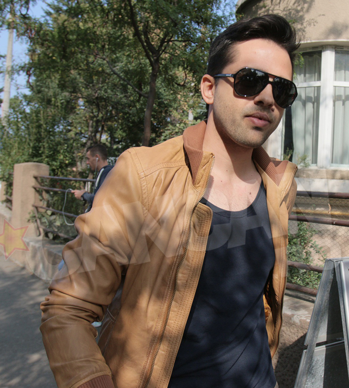 Mihai Gruia i-a insotit pe Lora si Dan Badea la notar