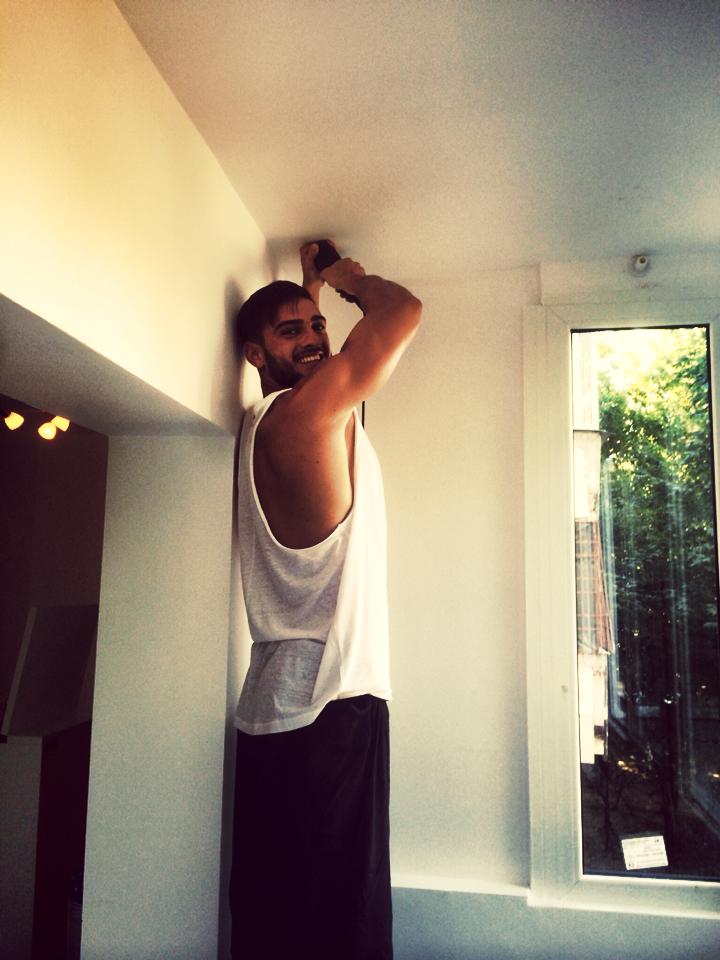 Cantaretul nu se da in laturi de la treburile casnice