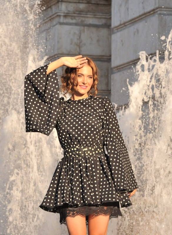 Cantareata pozeaza ca un adevarat fotomodel (sursa foto Tango)