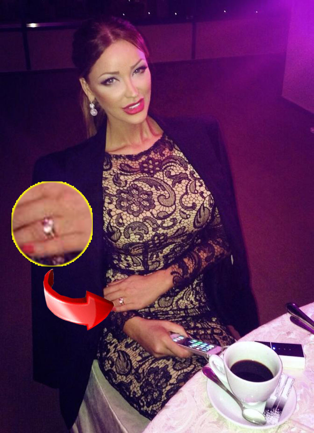 Bianca poarta pe inelarul mainii stangi un inel de aur cu piatra