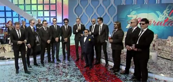 Maruta si-a imbracat toti taticii celebri in costume negre