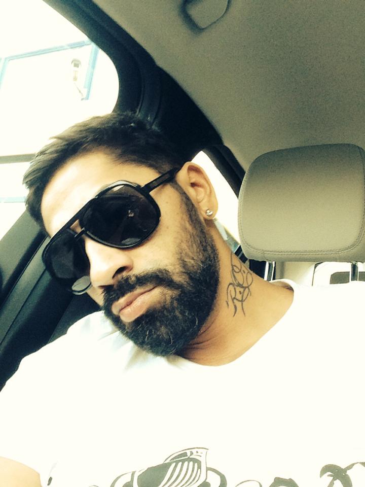 Fanii l-au sfatuit sa renunte la barba