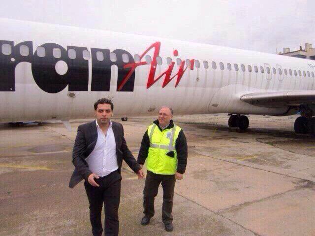 FRatii care organizeaza evenimentul detin o companie aeriana. In imagine, unul dintre ei