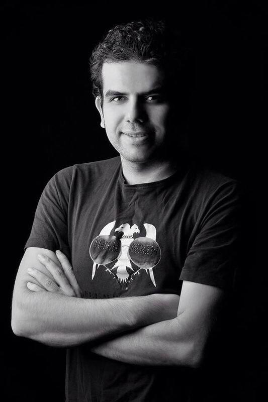 El este celalalt organziator al evenimentului, fratele celui din fotografia de mai sus