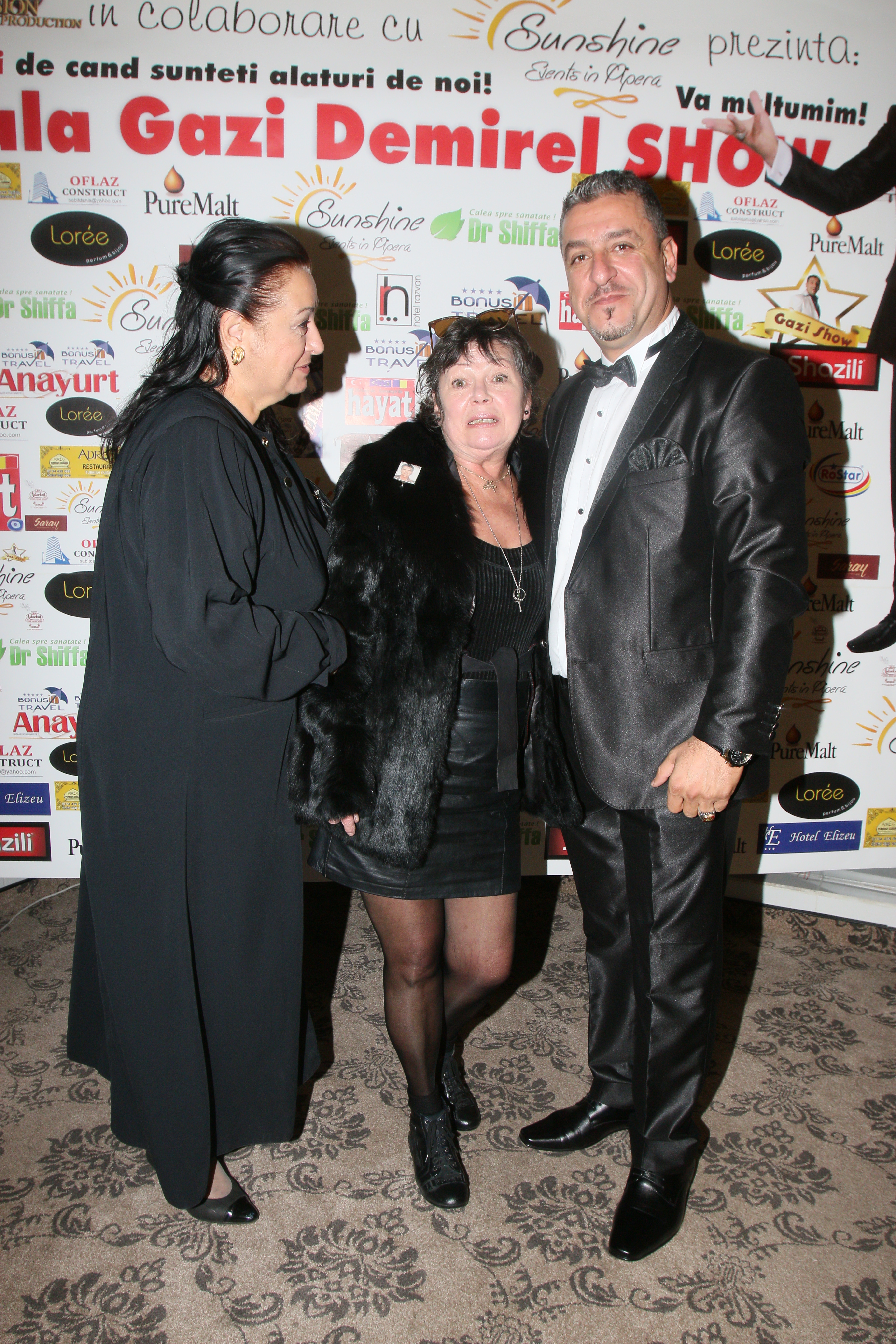 Anca Pandrea poarta fuste extrem de scurte