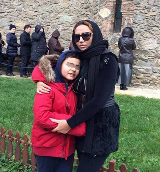 Narcisa Guta si-a luat baiatul si au plecat impreuna la manastirea Prislop