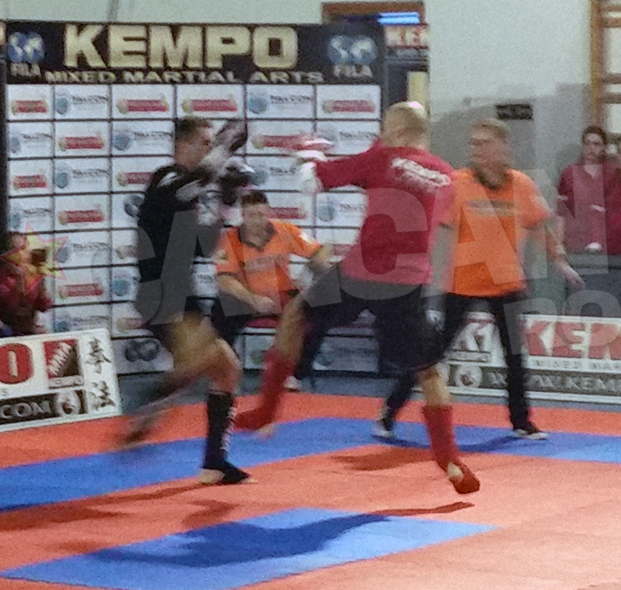 Mircea Badea si Teodor Emi s-au luptat mai putin de cinci minute, pana cand prezentatorul TV a cedat