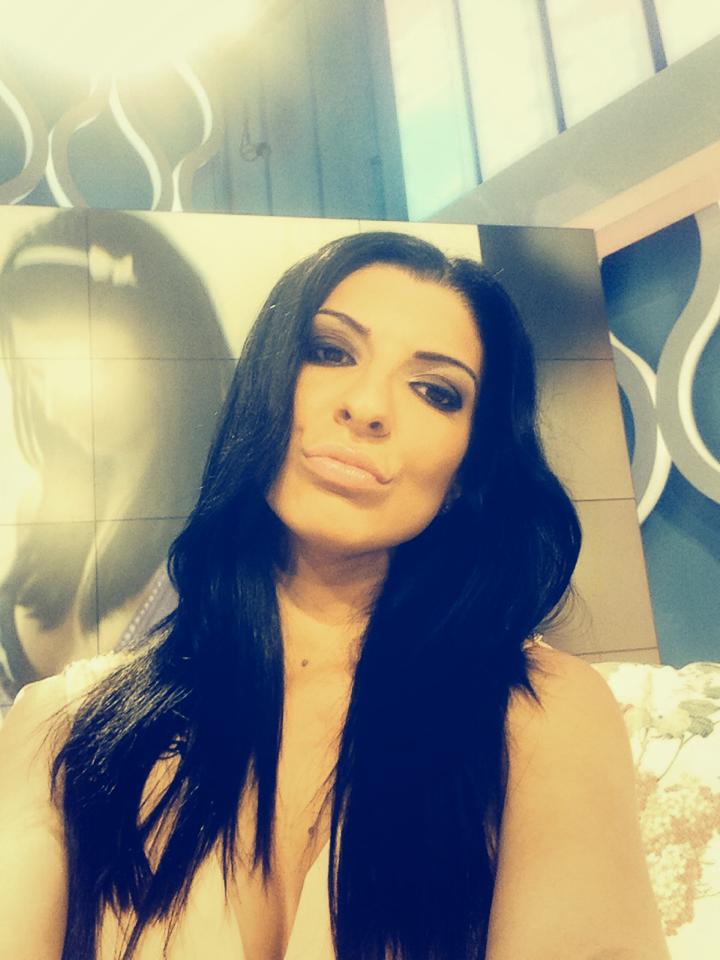 Andreea Tonciu si-a surprins fanii cu o poza cu noul ei nas