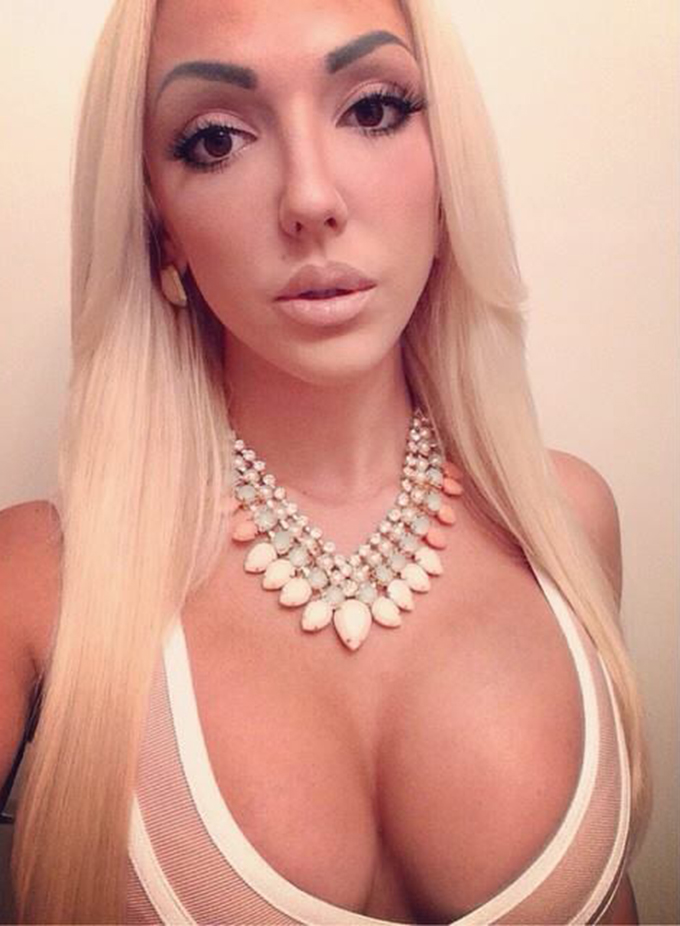 Blonda a innebunit barbatii cu fotografiile ei sexy