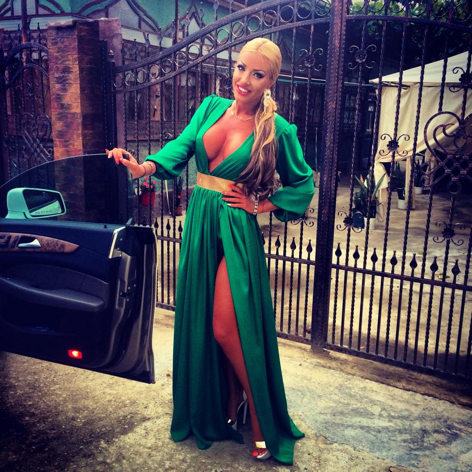 Blonda se gandeste serios sa renunte la cariera din TV